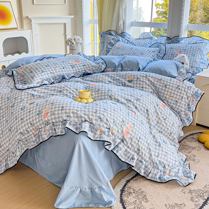 91家纺网 家纺一手货源 找家纺 找底底家纺 2026新款A类泡泡棉双层纱四件套花边夏被四件套 雾兰格兔