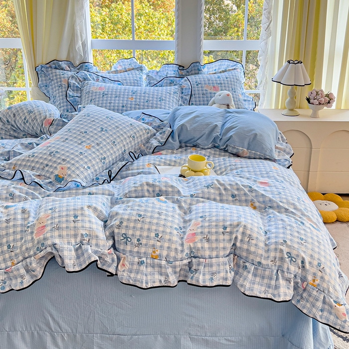 91家纺网 家纺一手货源 找家纺 找底底家纺 2026新款A类泡泡棉双层纱四件套花边夏被四件套 雾兰格兔