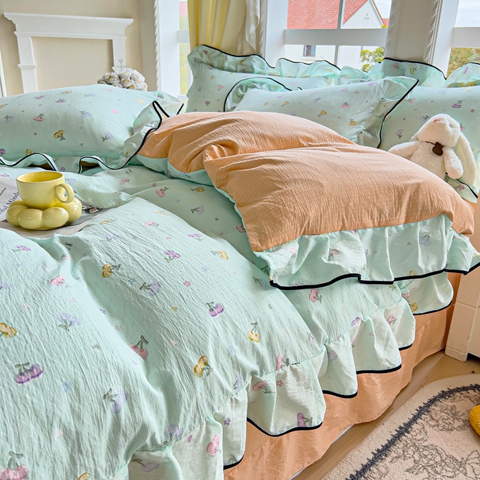 91家纺网 家纺一手货源 找家纺 找底底家纺 2026新款A类泡泡棉双层纱四件套花边夏被四件套 小樱桃