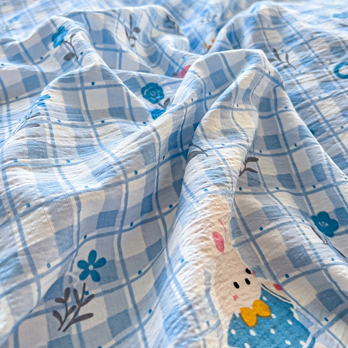 91家纺网 家纺一手货源 找家纺 找底底家纺 2026新款A类泡泡棉双层纱四件套花边夏被四件套 雾兰格兔