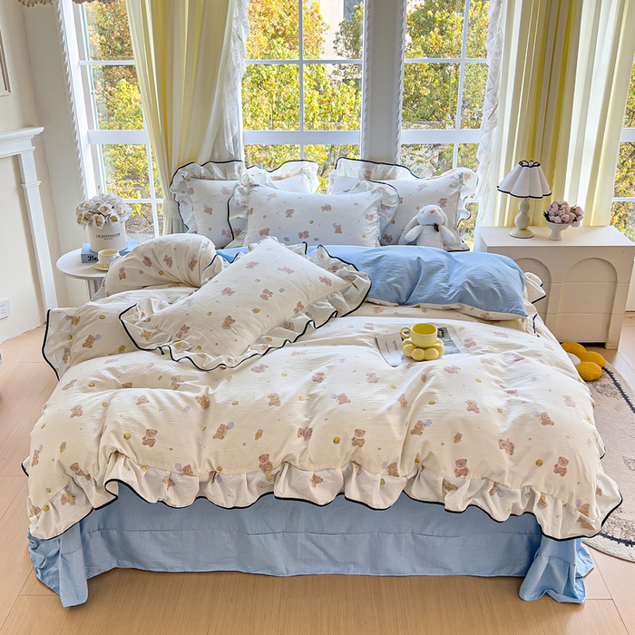 91家纺网 家纺一手货源 找家纺 找底底家纺 2026新款A类泡泡棉双层纱四件套花边夏被四件套 熊仔