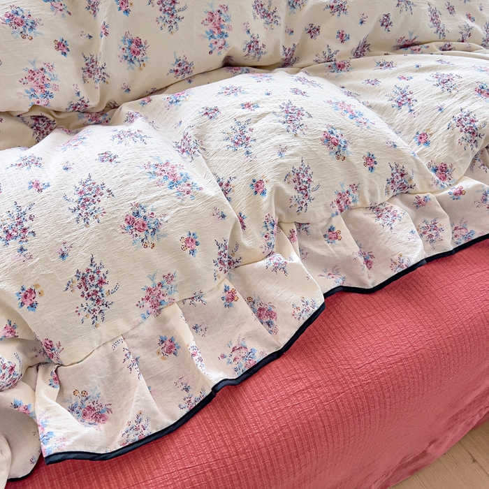 91家纺网 家纺一手货源 找家纺 找底底家纺 2026新款A类泡泡棉双层纱四件套花边夏被四件套 红豆蔻