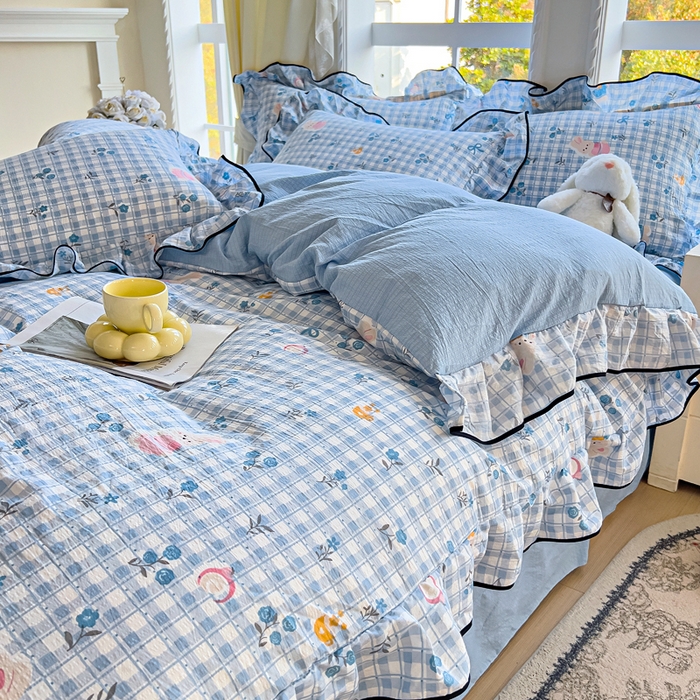 91家纺网 家纺一手货源 找家纺 找底底家纺 2026新款A类泡泡棉双层纱四件套花边夏被四件套 雾兰格兔