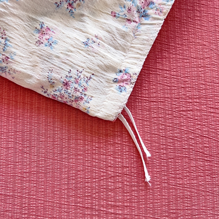 91家纺网 家纺一手货源 找家纺 找底底家纺 2026新款A类泡泡棉双层纱四件套花边夏被四件套 红豆蔻