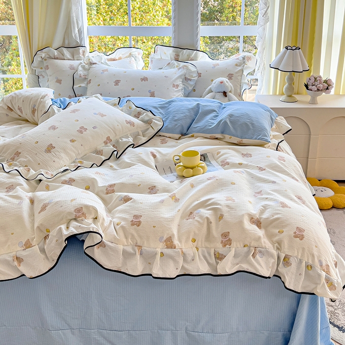 91家纺网 家纺一手货源 找家纺 找底底家纺 2026新款A类泡泡棉双层纱四件套花边夏被四件套 熊仔