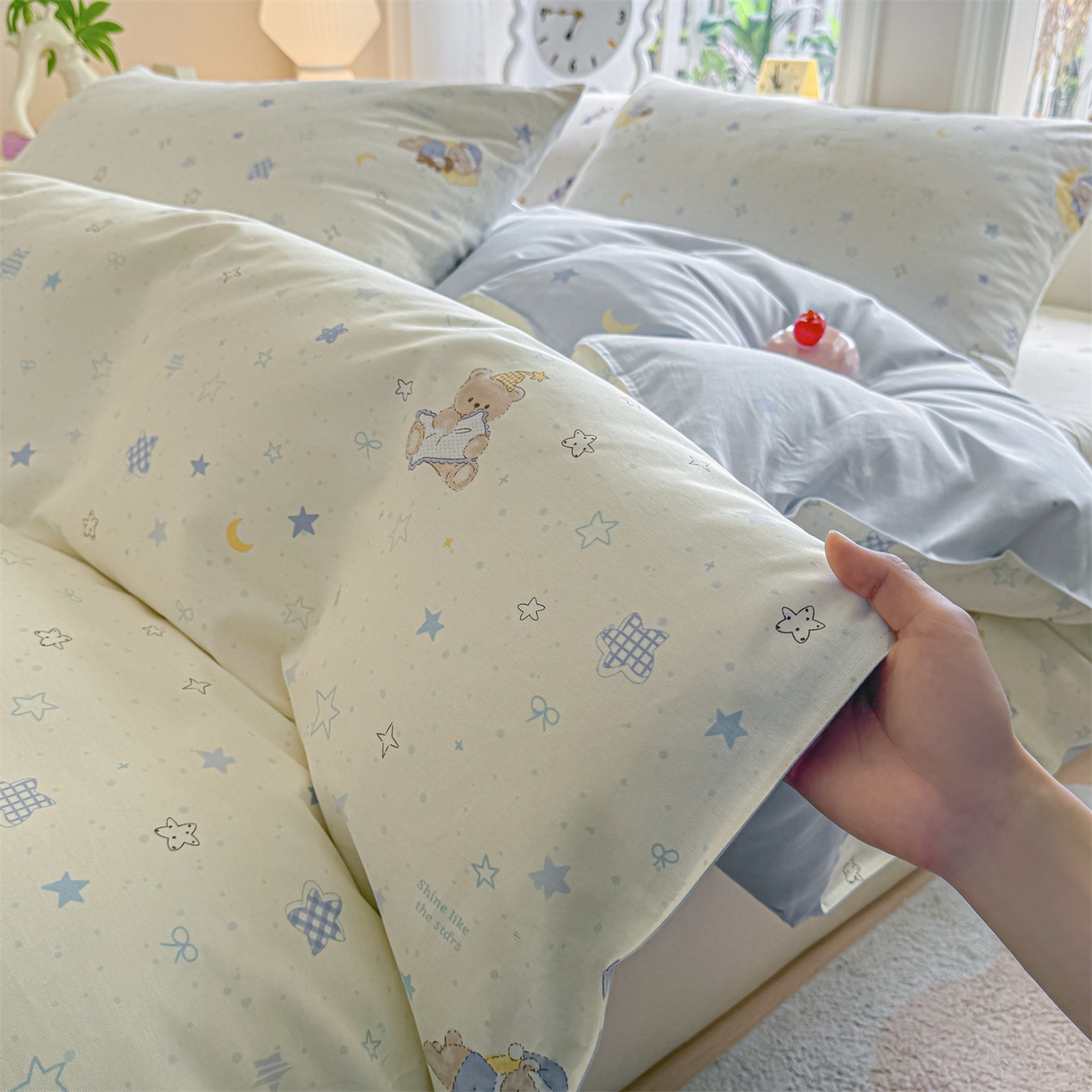 91家纺网 家纺一手货源 找家纺 优眠坊 2026新款全棉印花小清新单品系列-四件套    学生三件套（预留缩水） 酣睡熊-四件套