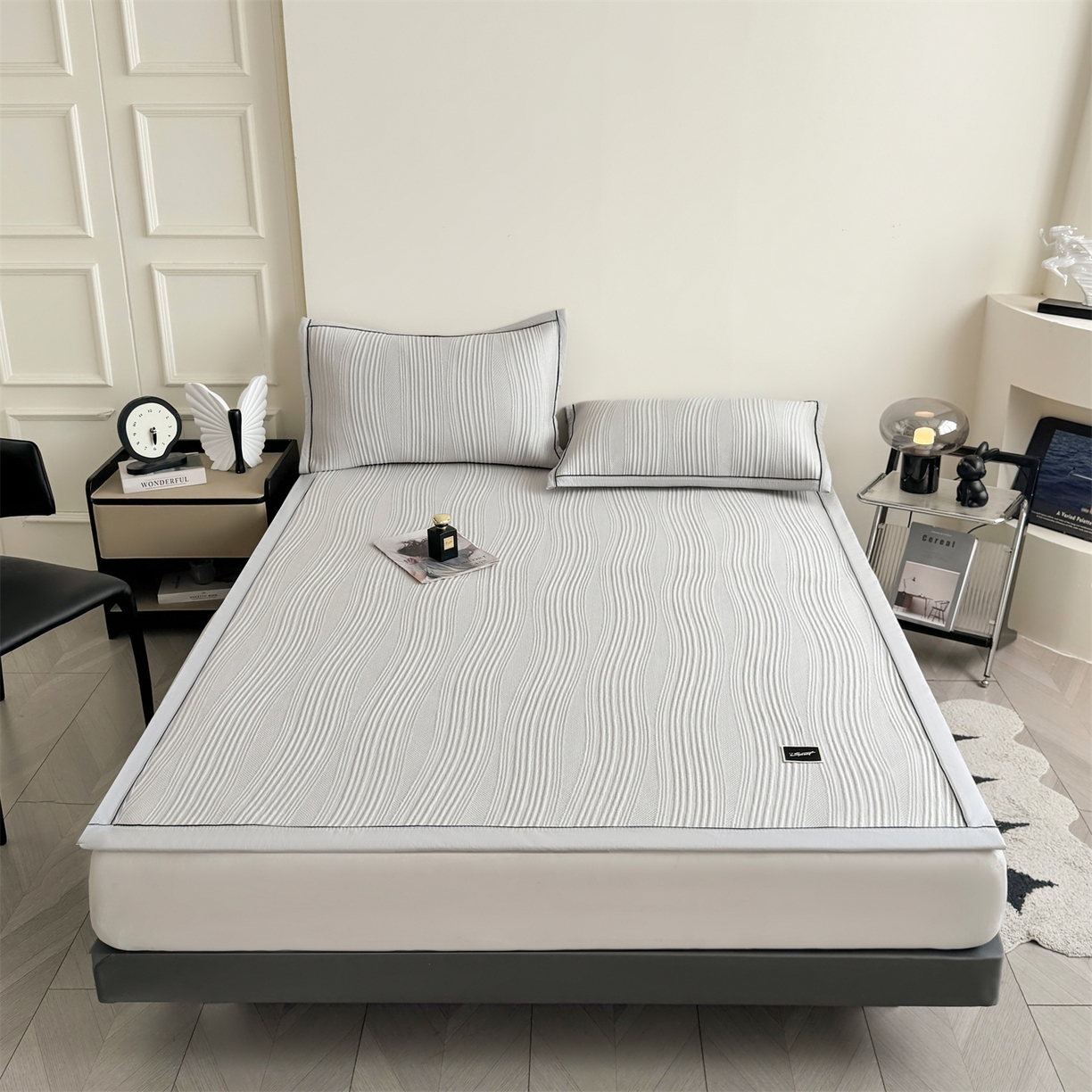 91家纺网 家纺一手货源 找家纺 慕木家纺 2026新款A类高克重三明治复合乙纶提花冰豆豆凉席床笠小蛮腰系列（提供买家秀） 小蛮腰-灰床席款