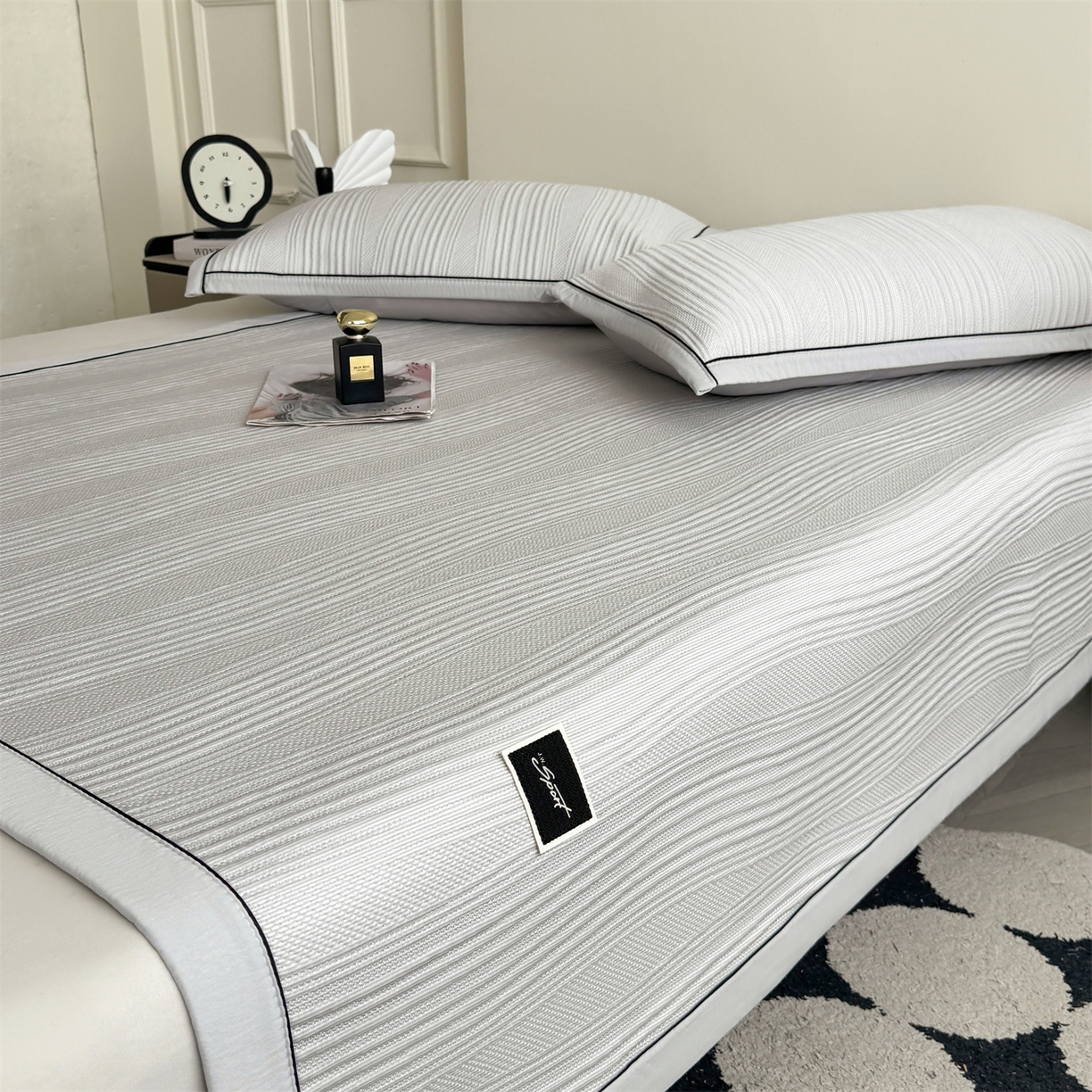 91家纺网 家纺一手货源 找家纺 慕木家纺 2026新款A类高克重三明治复合乙纶提花冰豆豆凉席床笠小蛮腰系列（提供买家秀） 小蛮腰-灰床席款