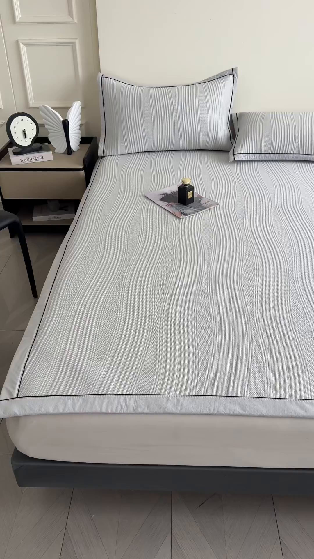 91家纺网 家纺一手货源 找家纺 慕木家纺 2026新款A类高克重三明治复合乙纶提花冰豆豆凉席床笠小蛮腰系列（提供买家秀） 小蛮腰-灰床席款