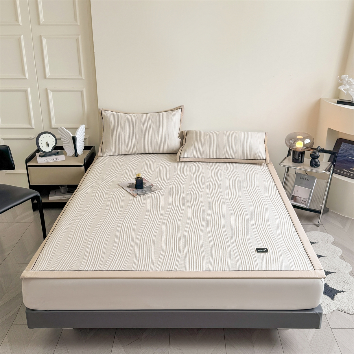 91家纺网 家纺一手货源 找家纺 慕木家纺 2026新款A类高克重三明治复合乙纶提花冰豆豆凉席床笠小蛮腰系列（提供买家秀） 小蛮腰-卡其床席款