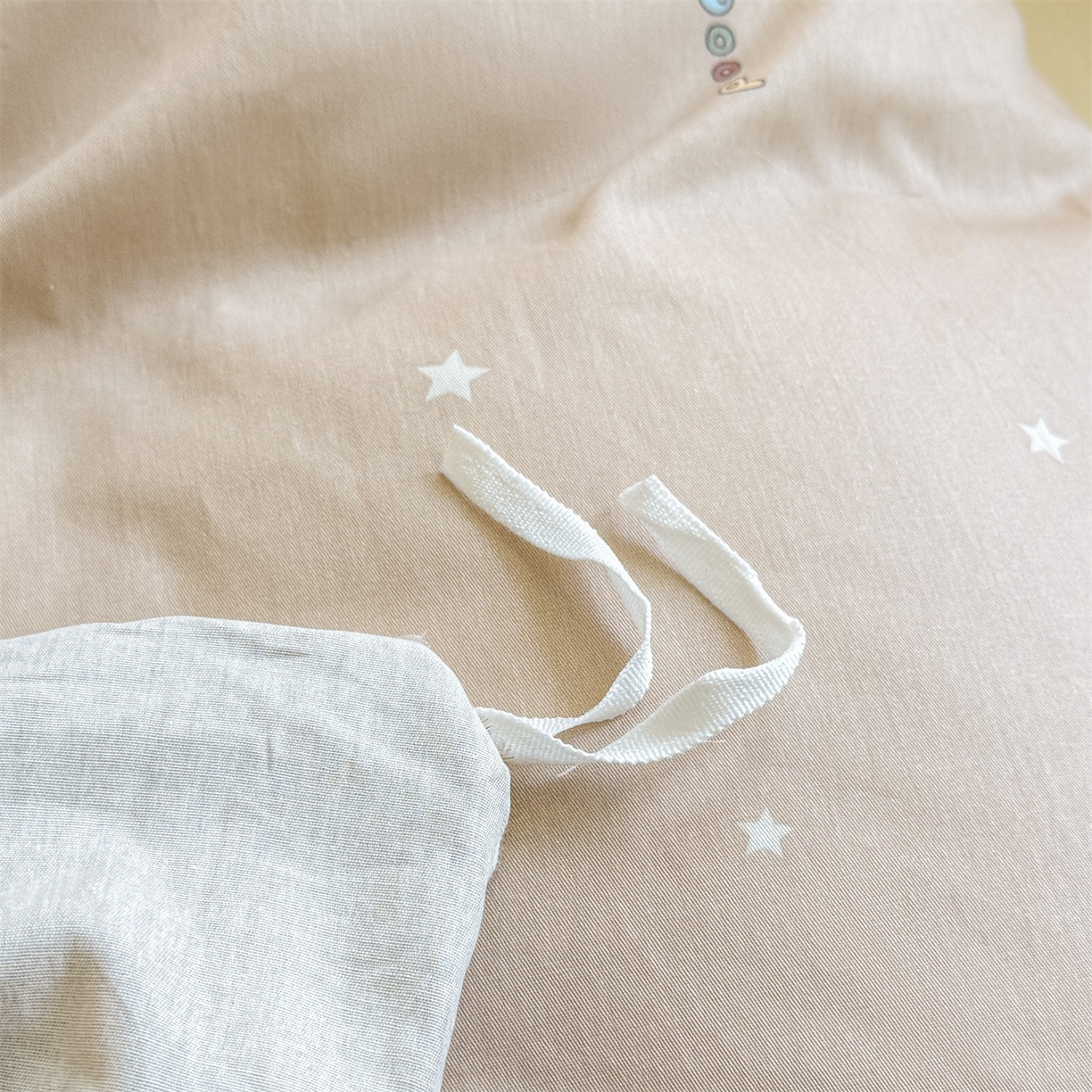 91家纺网 家纺一手货源 找家纺 优眠坊 2026新款全棉印花小清新单品系列-四件套    学生三件套（预留缩水） 克里斯-米-四件套