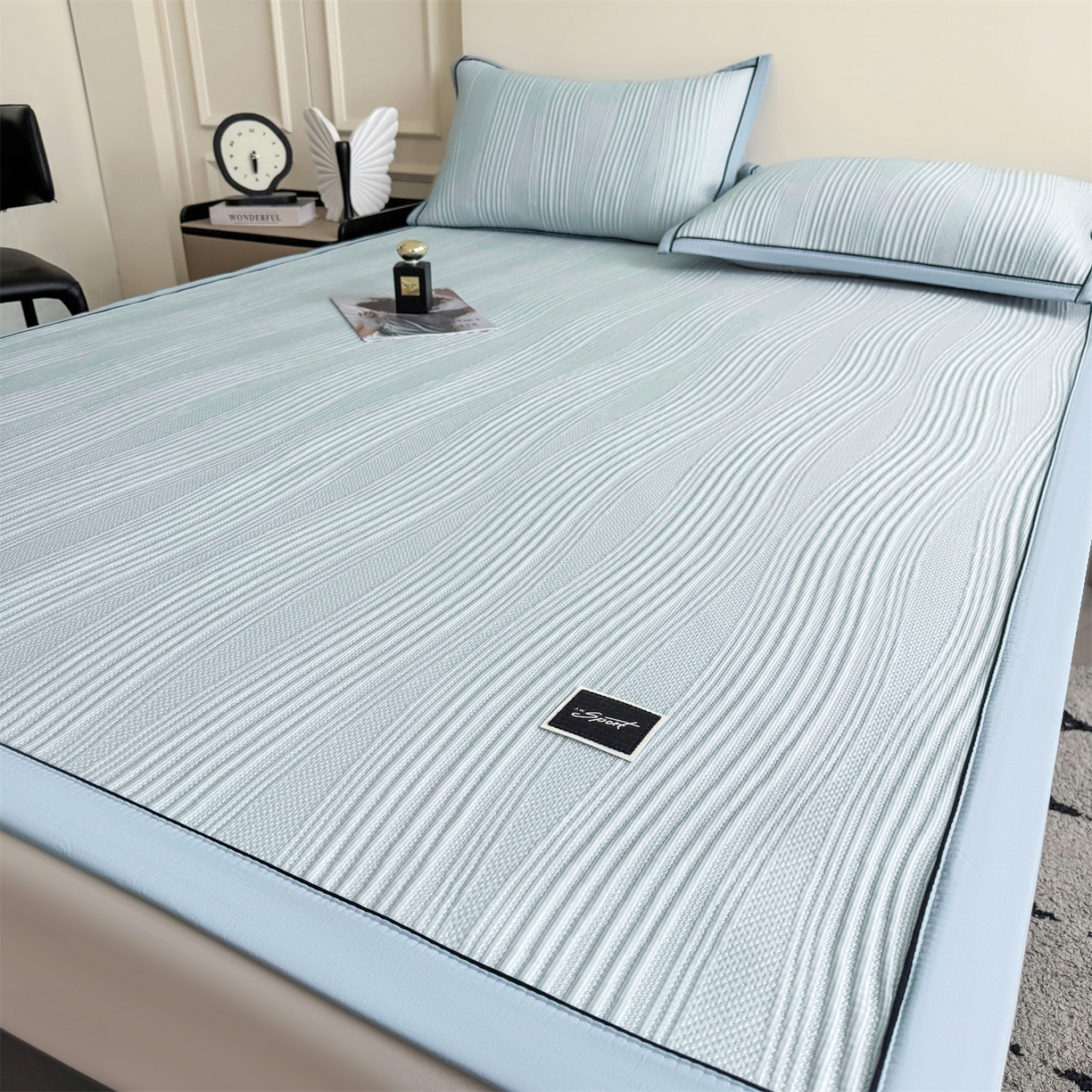 91家纺网 家纺一手货源 找家纺 慕木家纺 2026新款A类高克重三明治复合乙纶提花冰豆豆凉席床笠小蛮腰系列（提供买家秀） 小蛮腰-蓝床席款