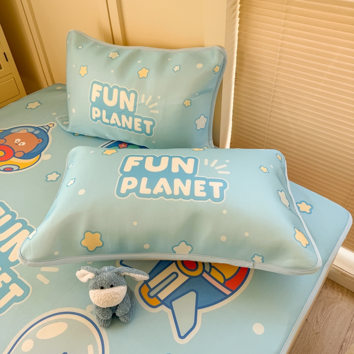 91家纺网 家纺一手货源 找家纺 潮邦创意家居 2026新款A类小冰皮软席油光冰丝席-巴波布布系列【含A类检测报告】 糯糯星球