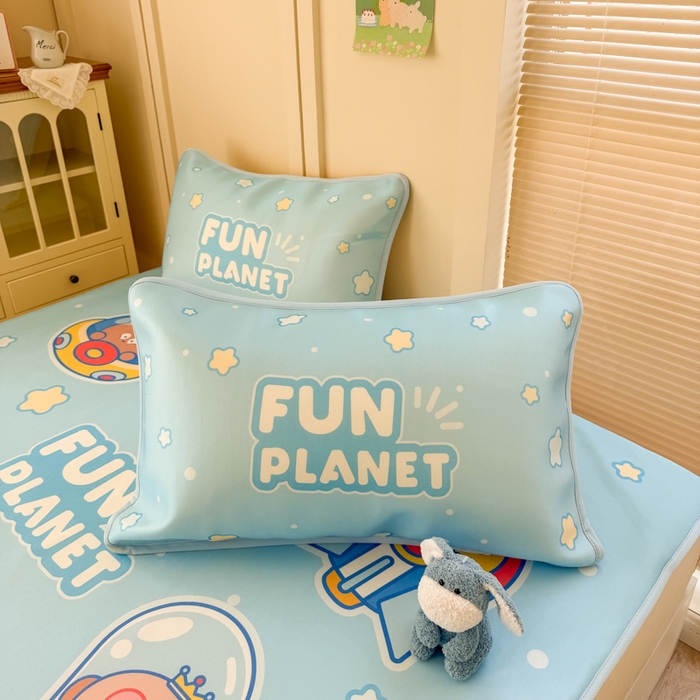 91家纺网 家纺一手货源 找家纺 潮邦创意家居 2026新款A类小冰皮软席油光冰丝席-巴波布布系列【含A类检测报告】 糯糯星球