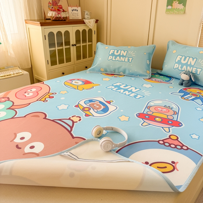 91家纺网 家纺一手货源 找家纺 潮邦创意家居 2026新款A类小冰皮软席油光冰丝席-巴波布布系列【含A类检测报告】 糯糯星球