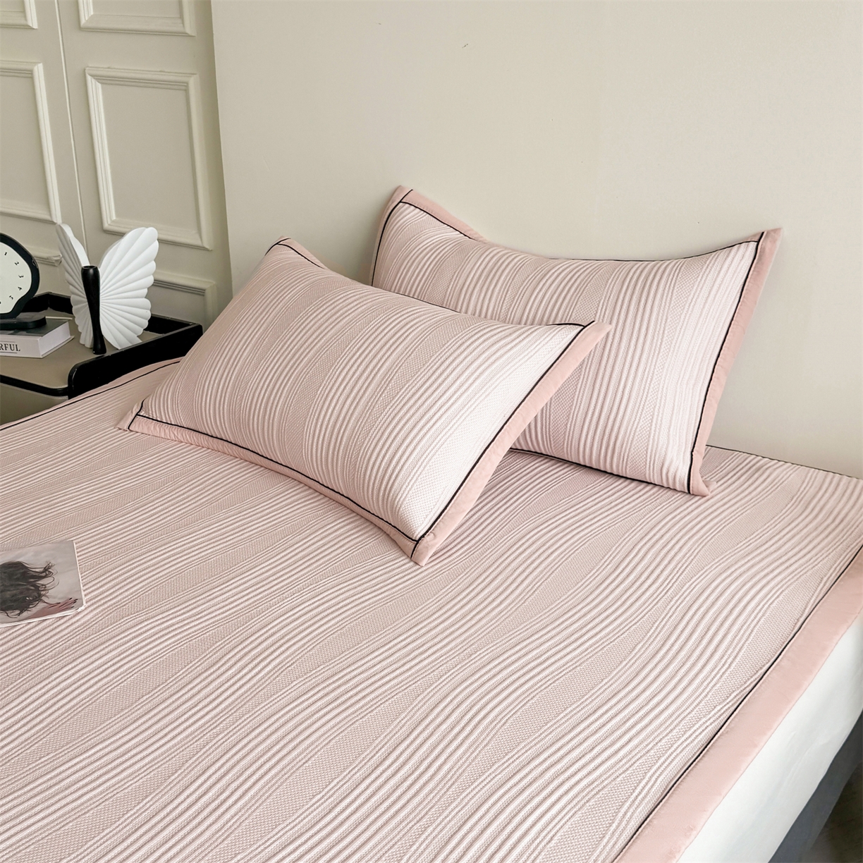 91家纺网 家纺一手货源 找家纺 慕木家纺 2026新款A类高克重三明治复合乙纶提花冰豆豆凉席床笠小蛮腰系列（提供买家秀） 小蛮腰-粉床席款