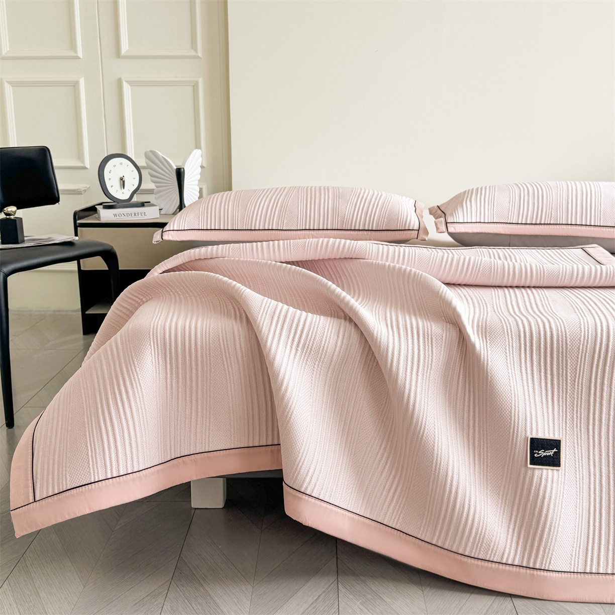 91家纺网 家纺一手货源 找家纺 慕木家纺 2026新款A类高克重三明治复合乙纶提花冰豆豆凉席床笠小蛮腰系列（提供买家秀） 小蛮腰-粉床席款