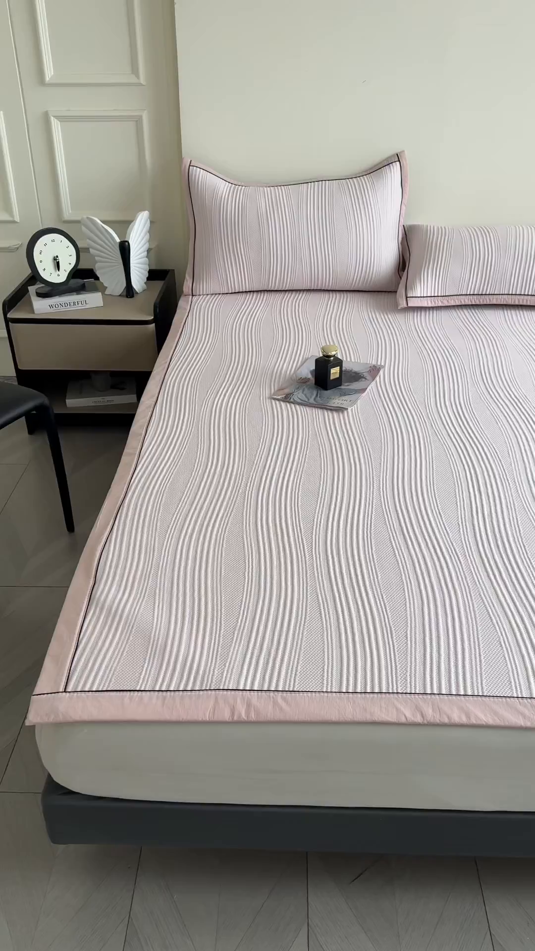 91家纺网 家纺一手货源 找家纺 慕木家纺 2026新款A类高克重三明治复合乙纶提花冰豆豆凉席床笠小蛮腰系列（提供买家秀） 小蛮腰-粉床席款