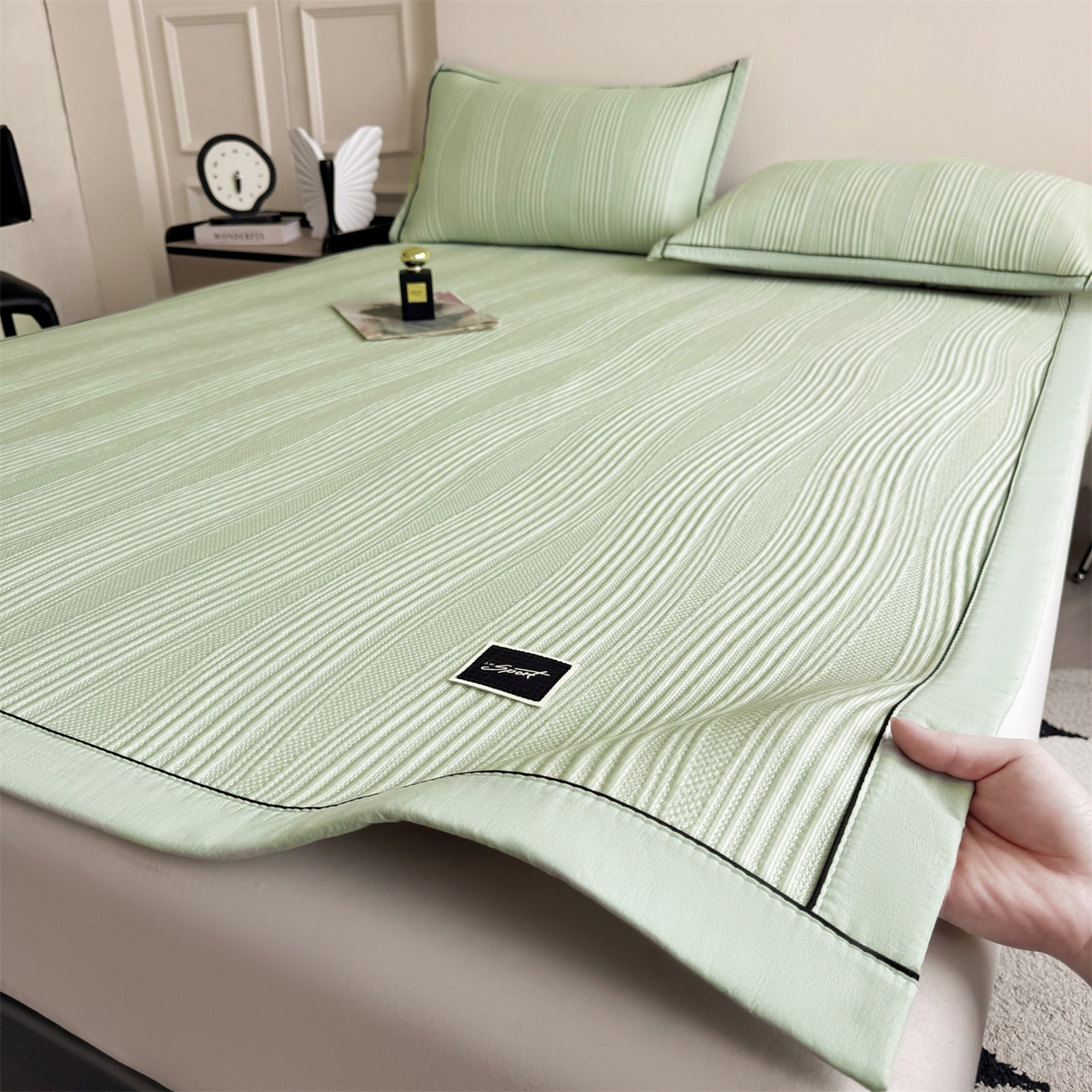 91家纺网 家纺一手货源 找家纺 慕木家纺 2026新款A类高克重三明治复合乙纶提花冰豆豆凉席床笠小蛮腰系列（提供买家秀） 小蛮腰-绿床席款