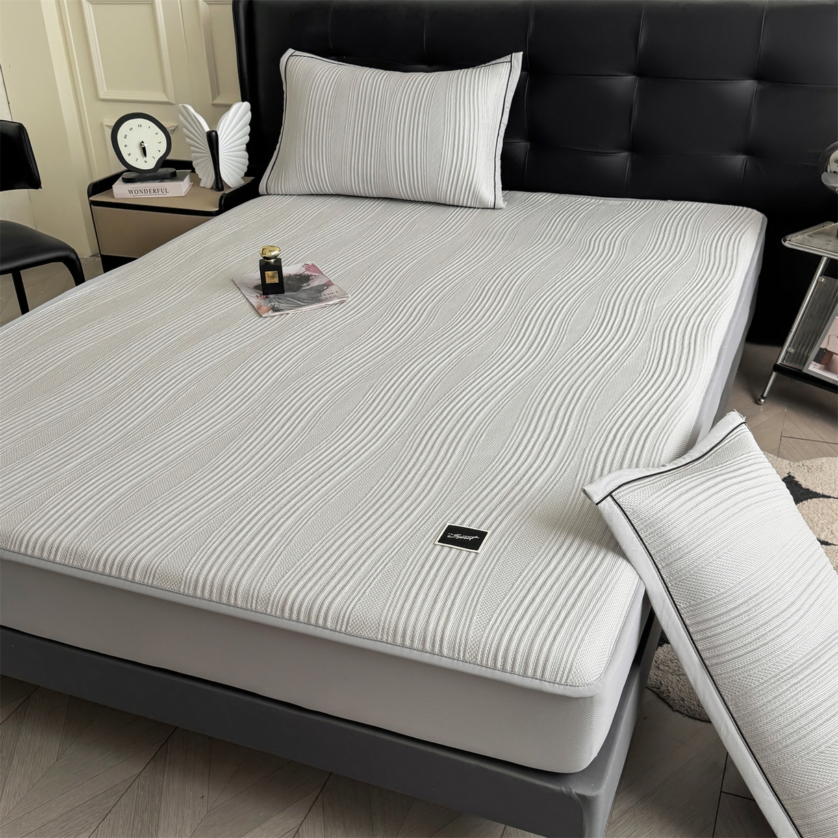 91家纺网 家纺一手货源 找家纺 慕木家纺 2026新款A类高克重三明治复合乙纶提花冰豆豆凉席床笠小蛮腰系列（提供买家秀） 小蛮腰-灰床笠款