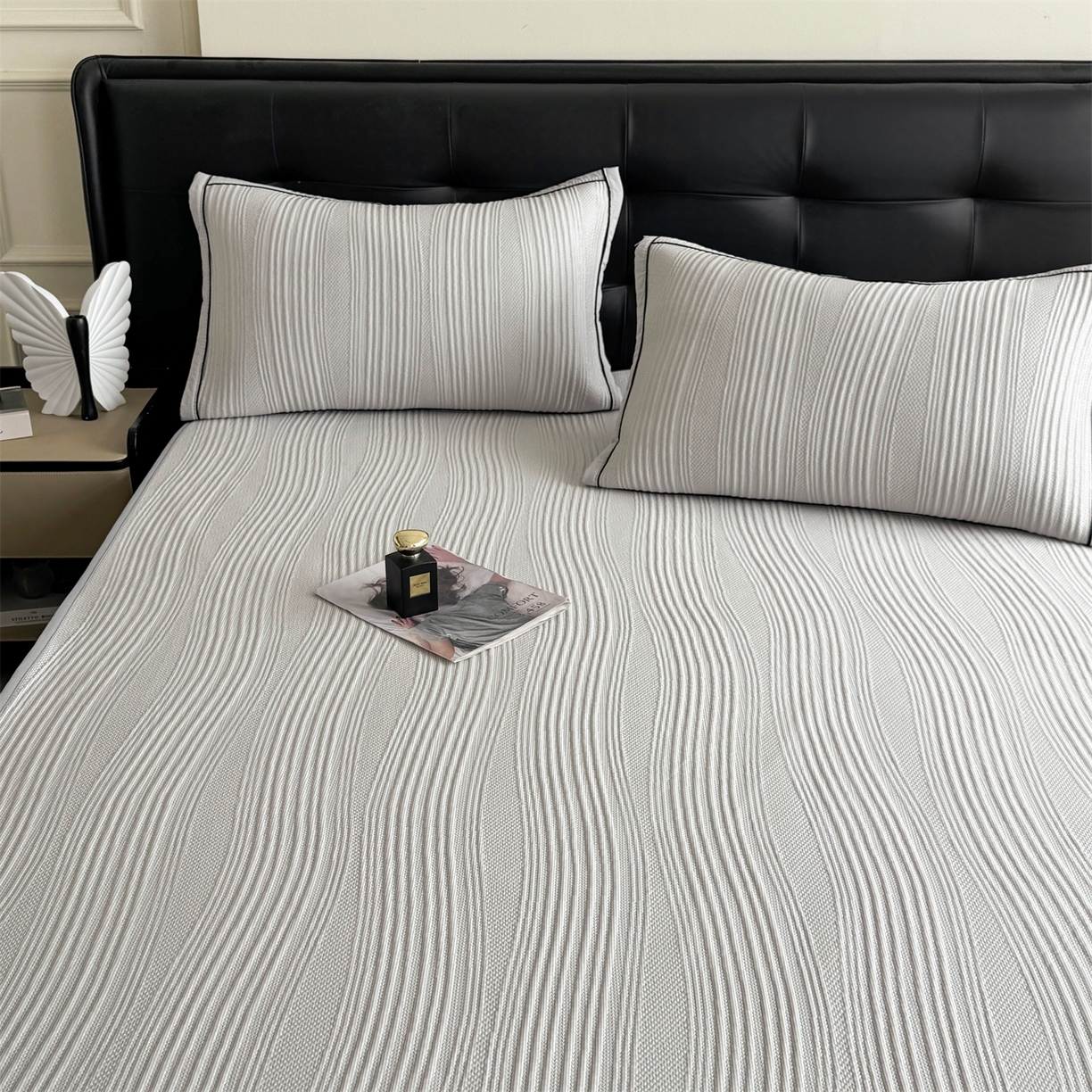 91家纺网 家纺一手货源 找家纺 慕木家纺 2026新款A类高克重三明治复合乙纶提花冰豆豆凉席床笠小蛮腰系列（提供买家秀） 小蛮腰-灰床笠款