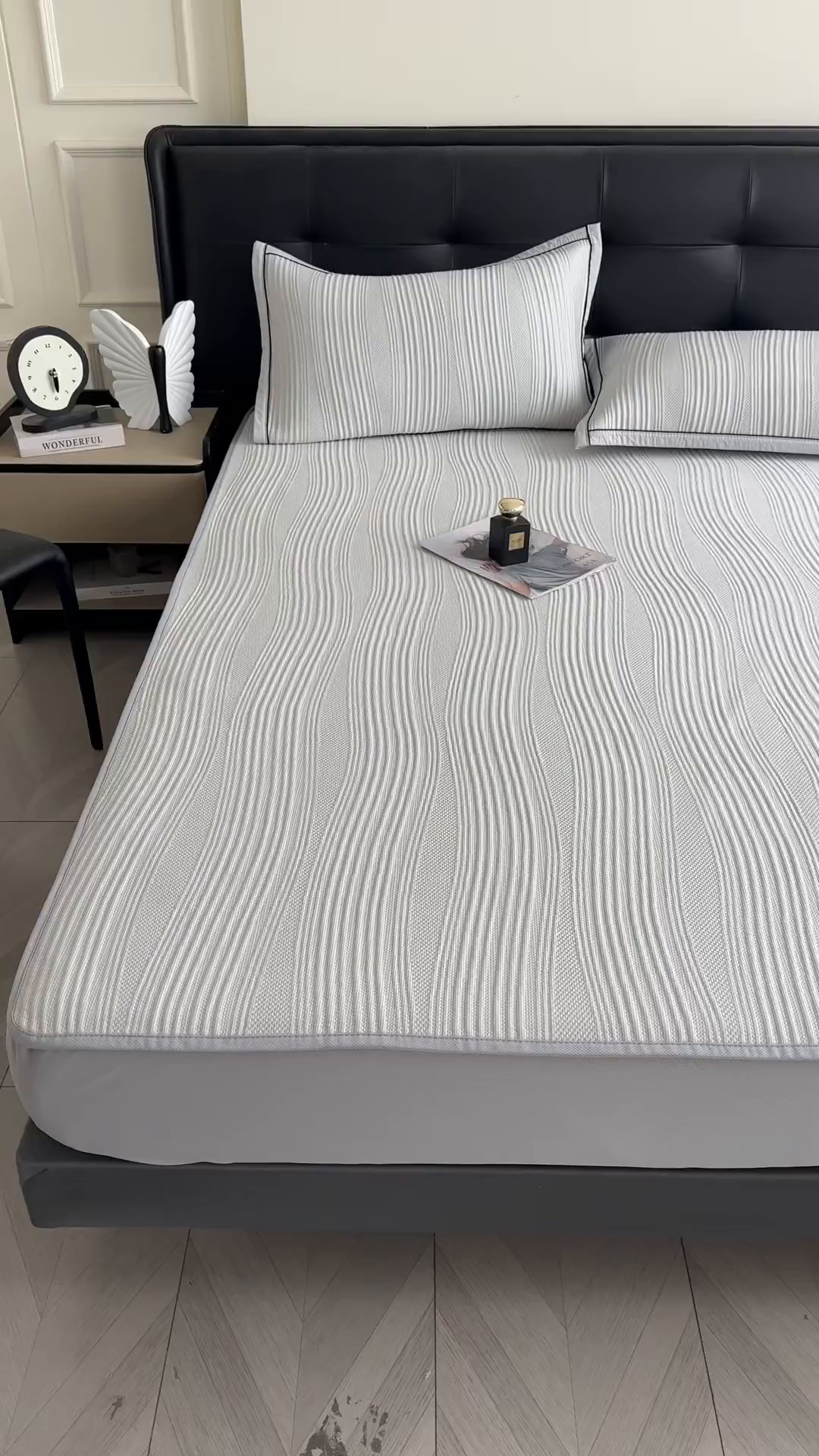 91家纺网 家纺一手货源 找家纺 慕木家纺 2026新款A类高克重三明治复合乙纶提花冰豆豆凉席床笠小蛮腰系列（提供买家秀） 小蛮腰-灰床笠款