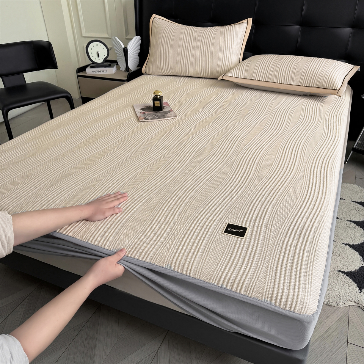 91家纺网 家纺一手货源 找家纺 慕木家纺 2026新款A类高克重三明治复合乙纶提花冰豆豆凉席床笠小蛮腰系列（提供买家秀） 小蛮腰-卡其床笠款