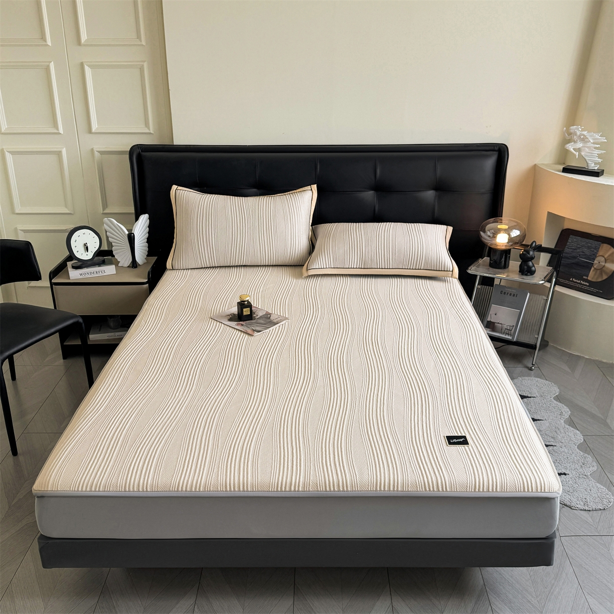 91家纺网 家纺一手货源 找家纺 慕木家纺 2026新款A类高克重三明治复合乙纶提花冰豆豆凉席床笠小蛮腰系列（提供买家秀） 小蛮腰-卡其床笠款