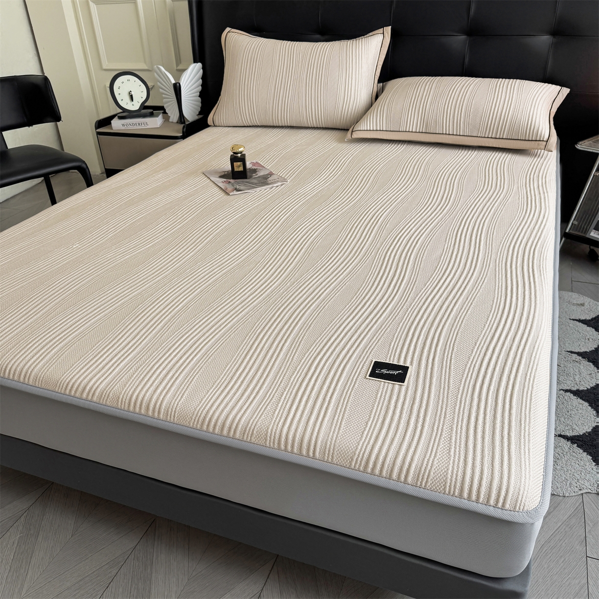 91家纺网 家纺一手货源 找家纺 慕木家纺 2026新款A类高克重三明治复合乙纶提花冰豆豆凉席床笠小蛮腰系列（提供买家秀） 小蛮腰-卡其床笠款