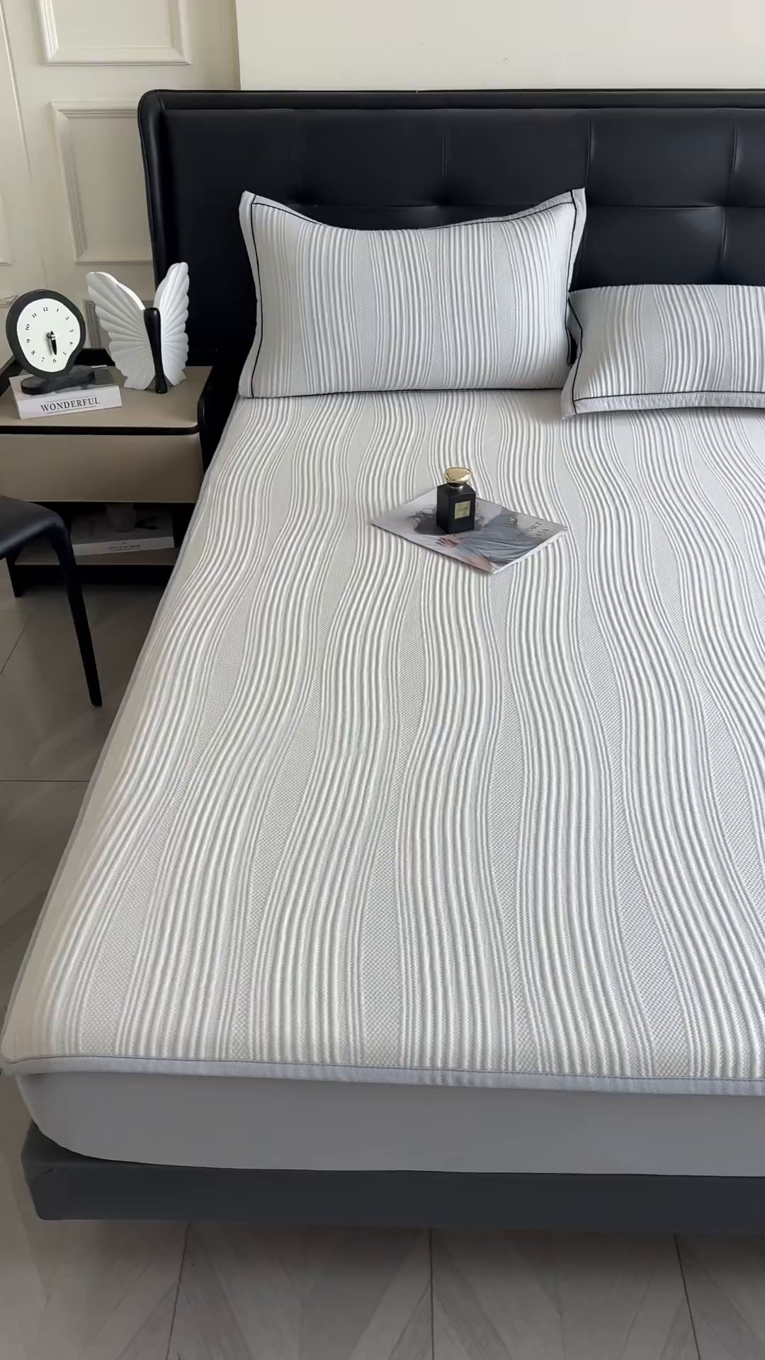 91家纺网 家纺一手货源 找家纺 慕木家纺 2026新款A类高克重三明治复合乙纶提花冰豆豆凉席床笠小蛮腰系列（提供买家秀） 小蛮腰-卡其床笠款