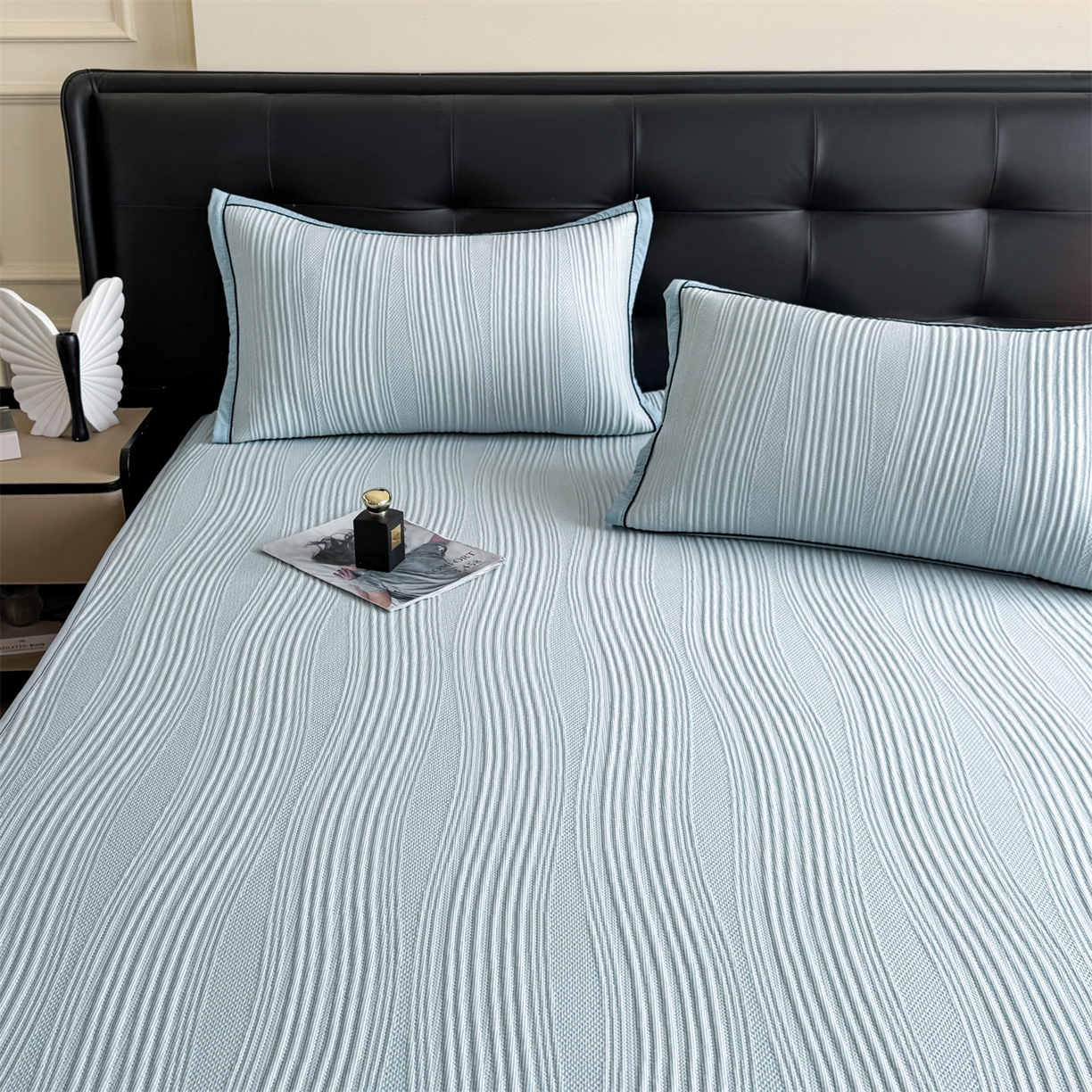 91家纺网 家纺一手货源 找家纺 慕木家纺 2026新款A类高克重三明治复合乙纶提花冰豆豆凉席床笠小蛮腰系列（提供买家秀） 小蛮腰-蓝床笠款