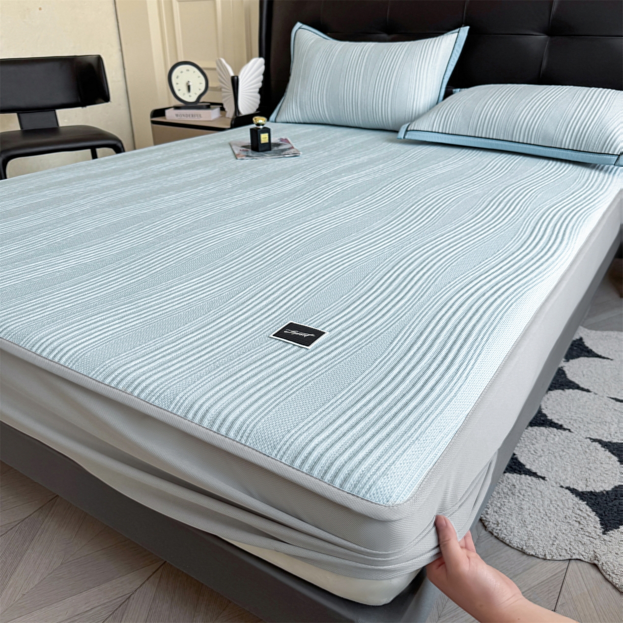 91家纺网 家纺一手货源 找家纺 慕木家纺 2026新款A类高克重三明治复合乙纶提花冰豆豆凉席床笠小蛮腰系列（提供买家秀） 小蛮腰-蓝床笠款