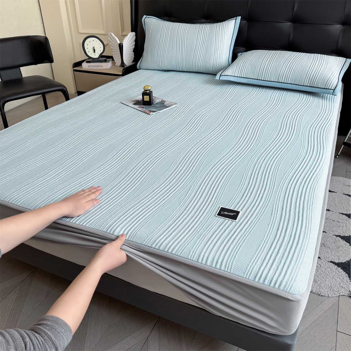 91家纺网 家纺一手货源 找家纺 慕木家纺 2026新款A类高克重三明治复合乙纶提花冰豆豆凉席床笠小蛮腰系列（提供买家秀） 小蛮腰-蓝床笠款