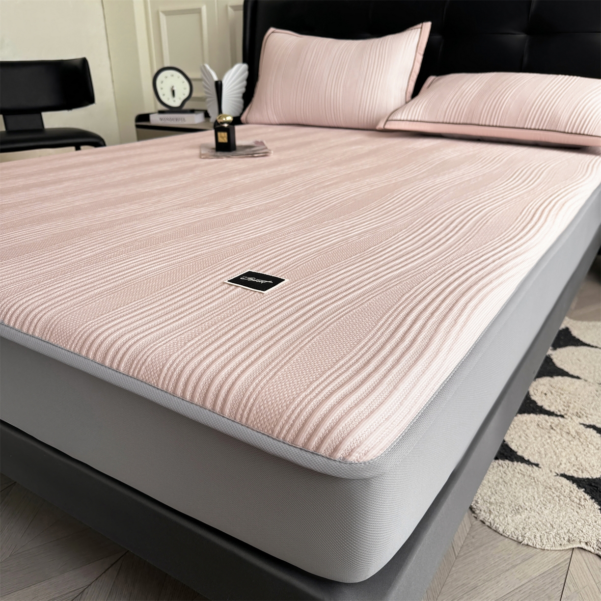 91家纺网 家纺一手货源 找家纺 慕木家纺 2026新款A类高克重三明治复合乙纶提花冰豆豆凉席床笠小蛮腰系列（提供买家秀） 小蛮腰-粉床笠款