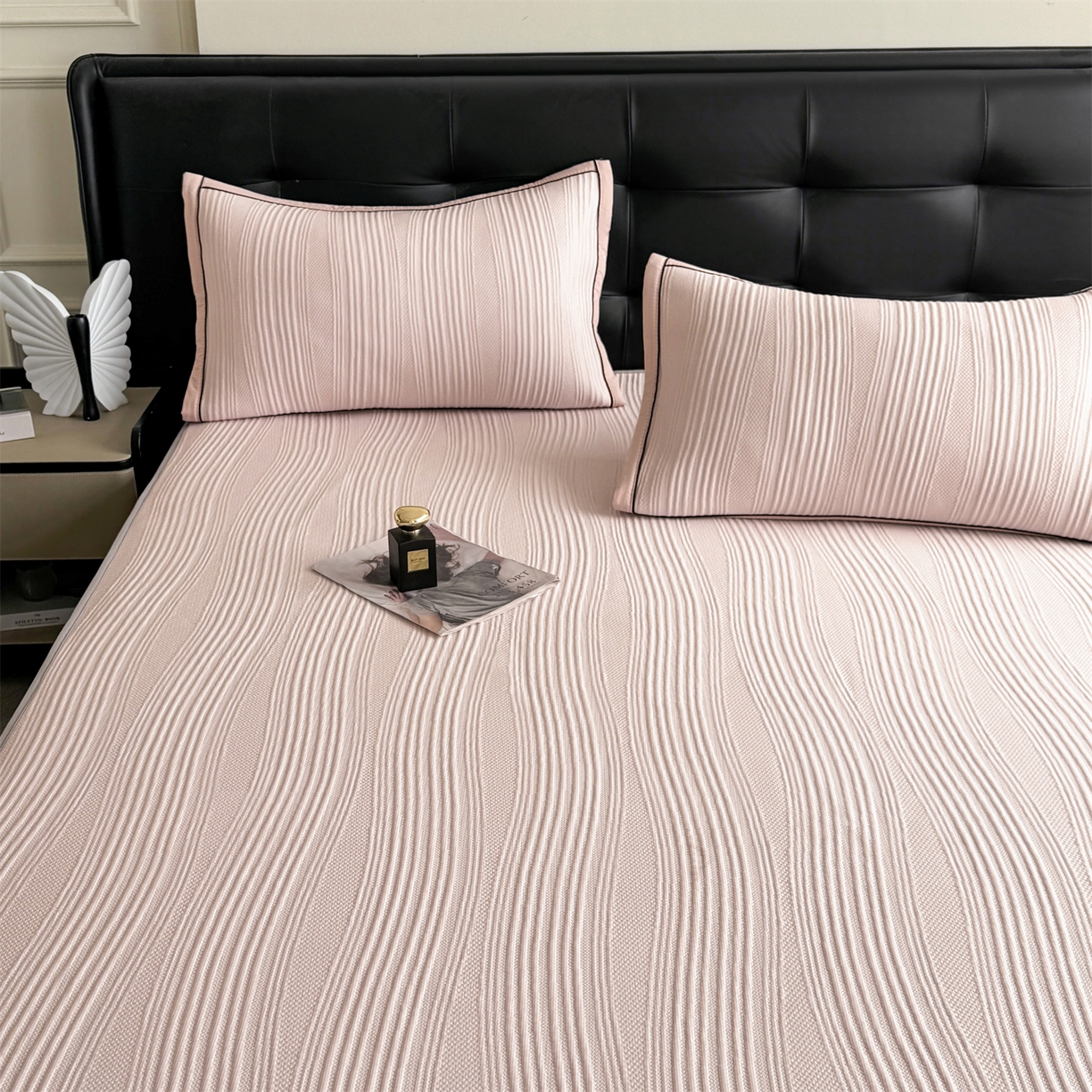 91家纺网 家纺一手货源 找家纺 慕木家纺 2026新款A类高克重三明治复合乙纶提花冰豆豆凉席床笠小蛮腰系列（提供买家秀） 小蛮腰-粉床笠款