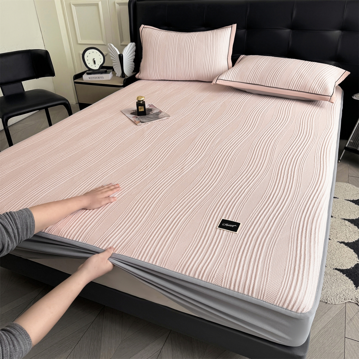 91家纺网 家纺一手货源 找家纺 慕木家纺 2026新款A类高克重三明治复合乙纶提花冰豆豆凉席床笠小蛮腰系列（提供买家秀） 小蛮腰-粉床笠款