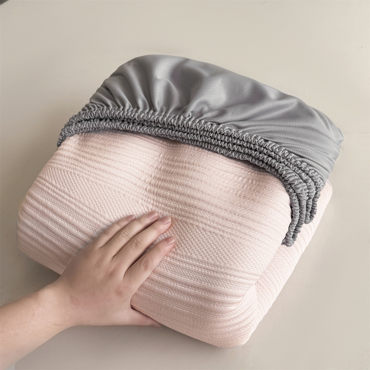 91家纺网 家纺一手货源 找家纺 慕木家纺 2026新款A类高克重三明治复合乙纶提花冰豆豆凉席床笠小蛮腰系列（提供买家秀） 小蛮腰-粉床笠款