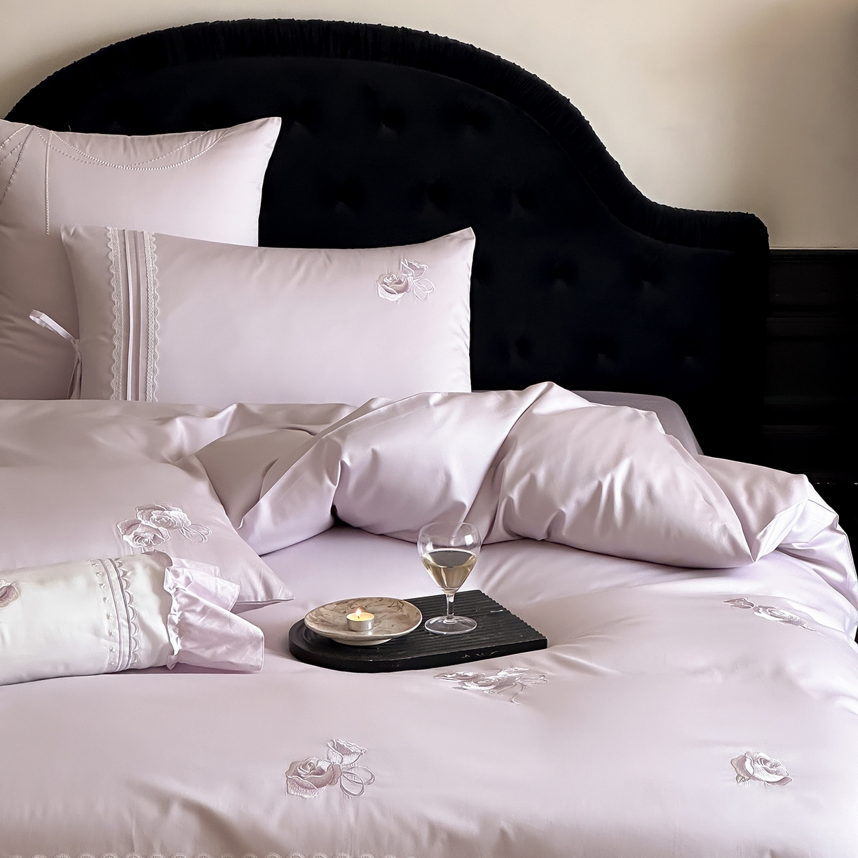 91家纺网 家纺一手货源 找家纺 （总）树下 2026新款A类100支50S双股刺绣高支高密贡缎长绒棉四件套-柔堇