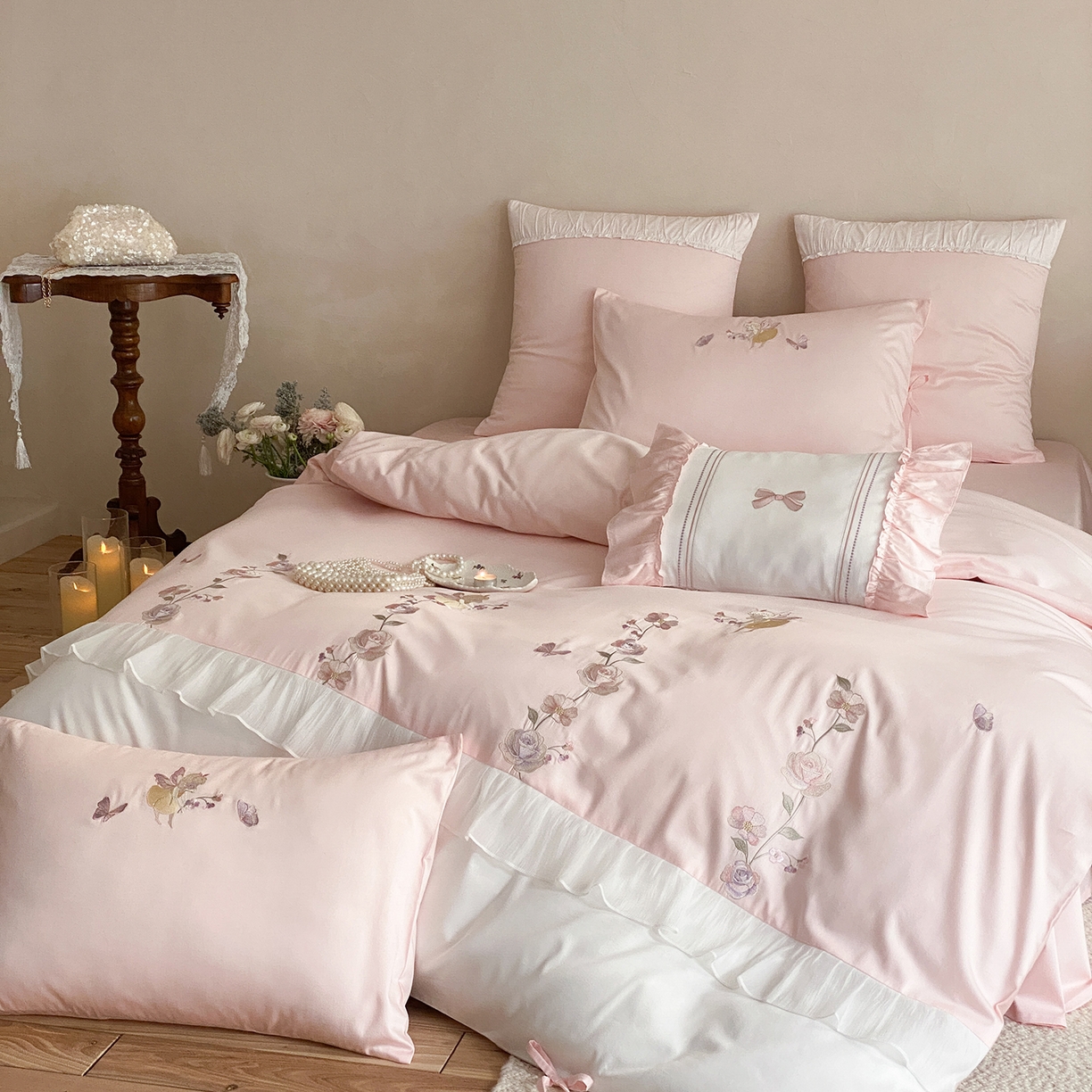 91家纺网 家纺一手货源 找家纺 树下 2026新款100支50S双股 刺绣A类高支高密贡缎长绒棉四件套-花信 花信粉