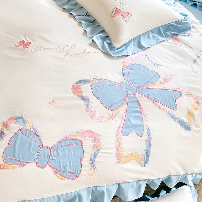 91家纺网 家纺一手货源 找家纺 绒棉世家 2026新款水洗棉贴布绣专版四件套 邂逅蝴蝶结蓝
