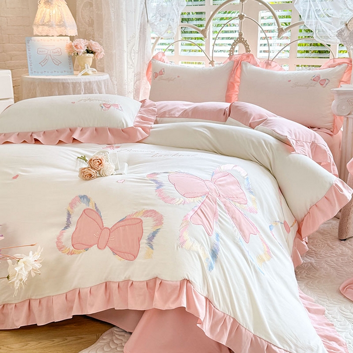 91家纺网 家纺一手货源 找家纺 绒棉世家 2026新款水洗棉贴布绣专版四件套 邂逅蝴蝶结粉