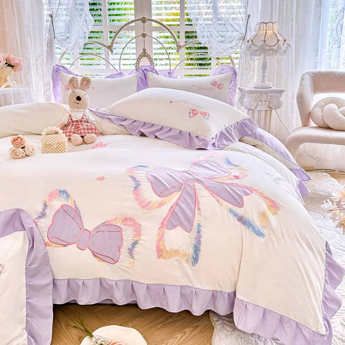 91家纺网 家纺一手货源 找家纺 绒棉世家 2026新款水洗棉贴布绣专版四件套 邂逅蝴蝶结紫