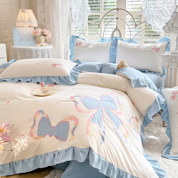 91家纺网 家纺一手货源 找家纺 绒棉世家 2026新款水洗棉贴布绣专版四件套 邂逅蝴蝶结蓝