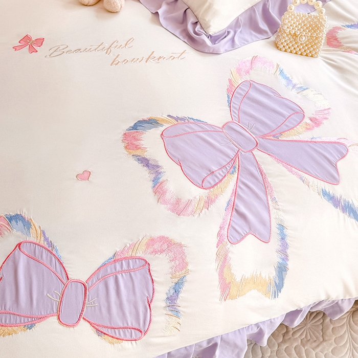 91家纺网 家纺一手货源 找家纺 绒棉世家 2026新款水洗棉贴布绣专版四件套 邂逅蝴蝶结紫