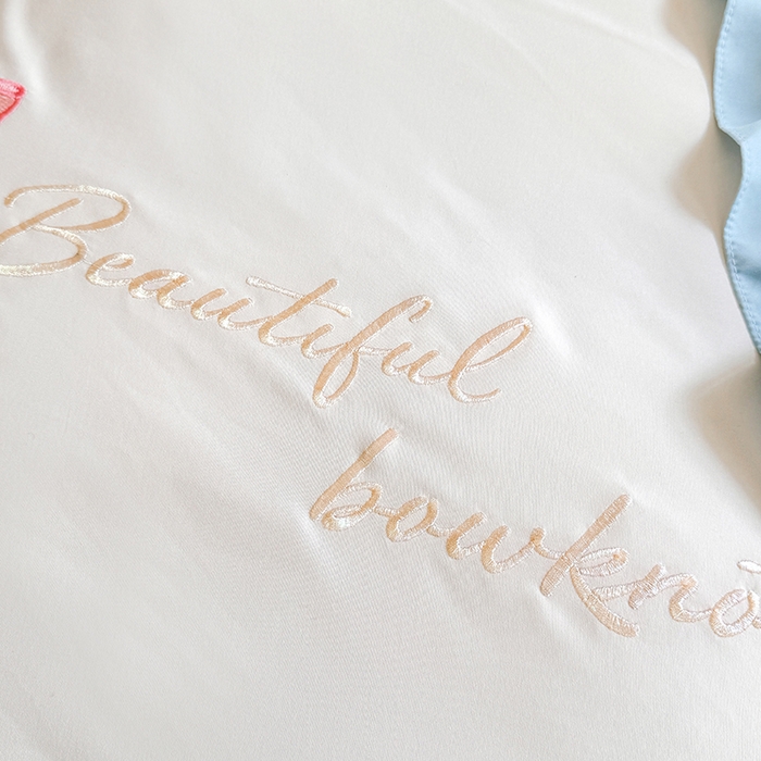 91家纺网 家纺一手货源 找家纺 绒棉世家 2026新款水洗棉贴布绣专版四件套 邂逅蝴蝶结蓝