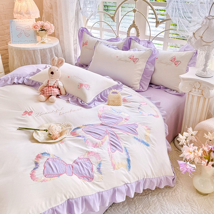 91家纺网 家纺一手货源 找家纺 绒棉世家 2026新款水洗棉贴布绣专版四件套 邂逅蝴蝶结紫