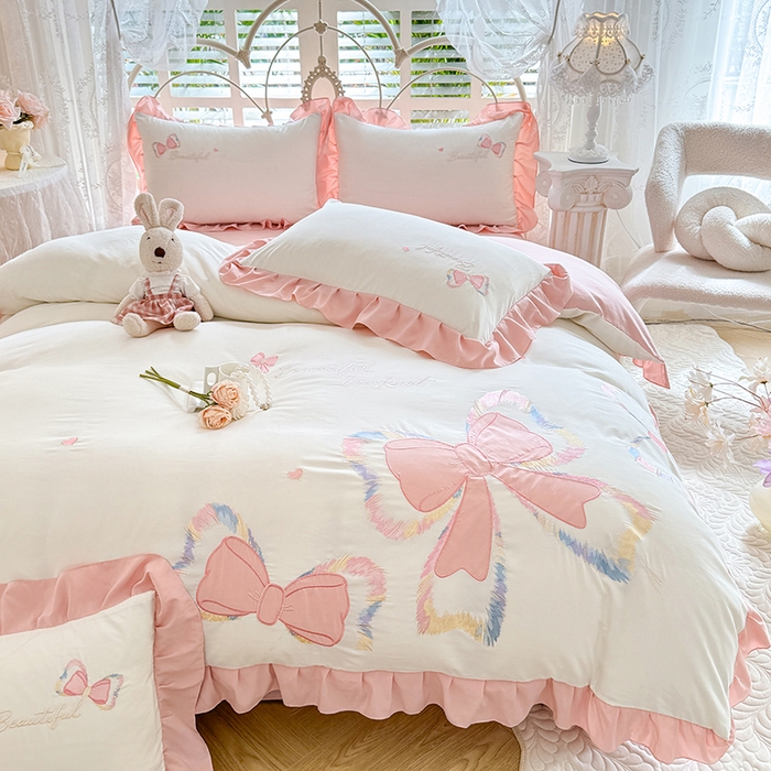 91家纺网 家纺一手货源 找家纺 绒棉世家 2026新款水洗棉贴布绣专版四件套 邂逅蝴蝶结粉