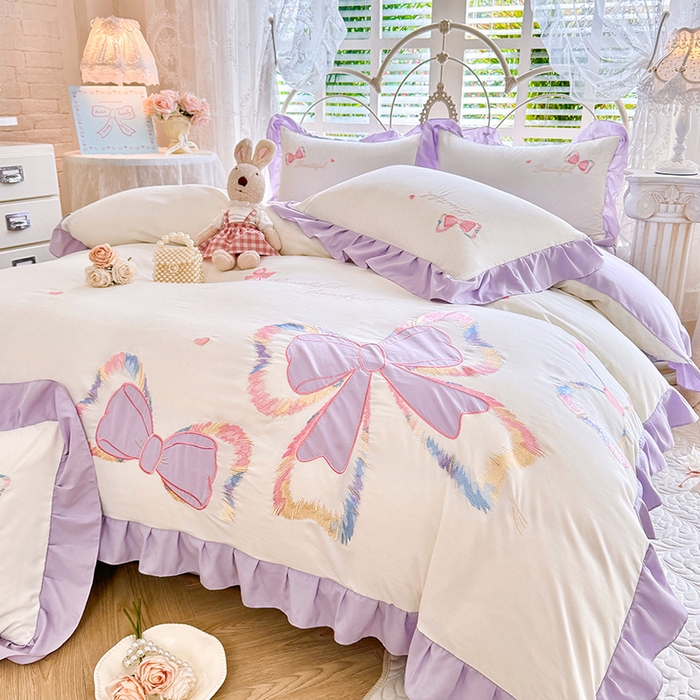 91家纺网 家纺一手货源 找家纺 绒棉世家 2026新款水洗棉贴布绣专版四件套 邂逅蝴蝶结紫