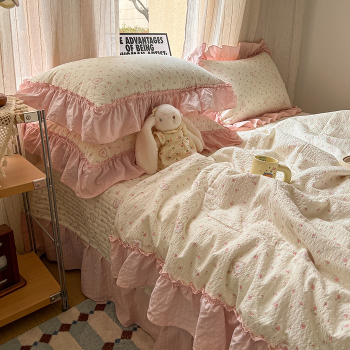 91家纺网 家纺一手货源 找家纺 禾沐 2026新款床盖款花边夏被四件套 春日甜桃心粉