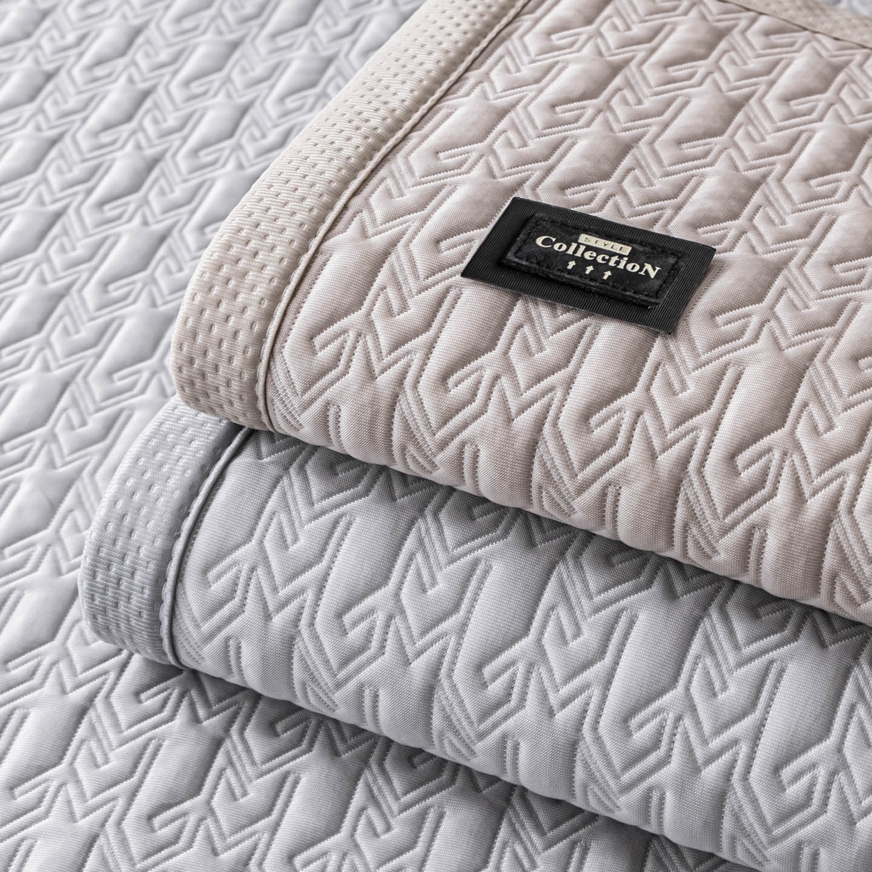 91家纺网 家纺一手货源 找家纺 慕木家纺 2026新款A类复合三明治PE乙纶提花冰豆豆凉席床笠海之恋系列（提供买家秀） 海之恋-灰床席款